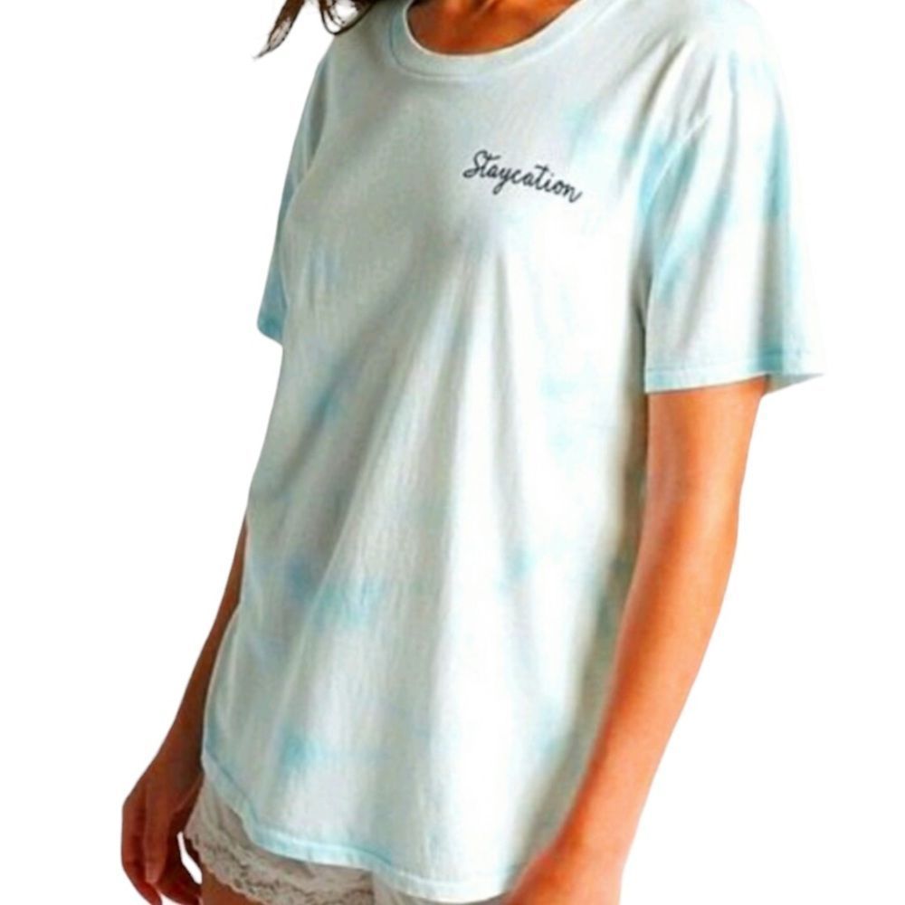 EUC GAP Love Forever Favorite Staycation Tee